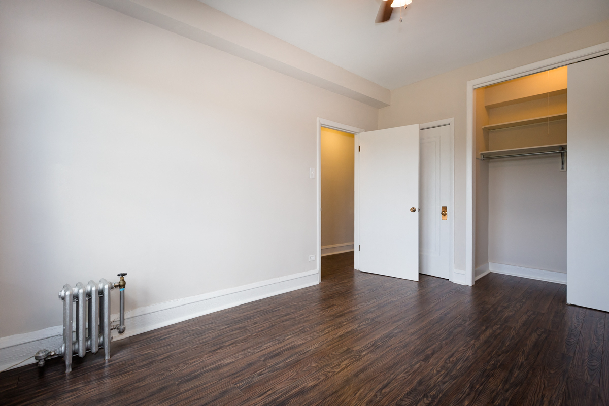 renovated one bedroom renovated two bedroom renovated bedroom large closet 5110 kenwood hyde park chicago apartment